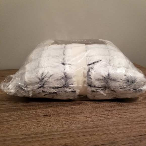 NWT/NIB Royal Luxe "Luxury" Micromink/Sherpa Throw - Picture 6 of 8